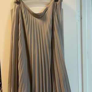 Garnet hill pleated skirt